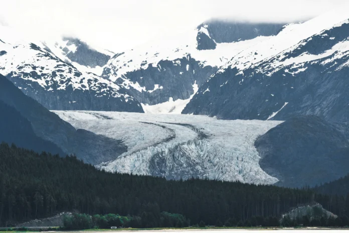 Snow-covered glacier landscape in Alaska, context for HPUD Snapshot Tool